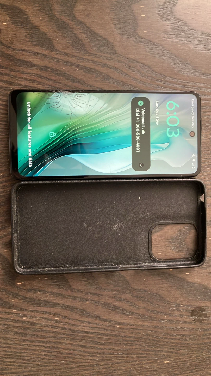 Motorola E14 Smartphone with Case 🏈