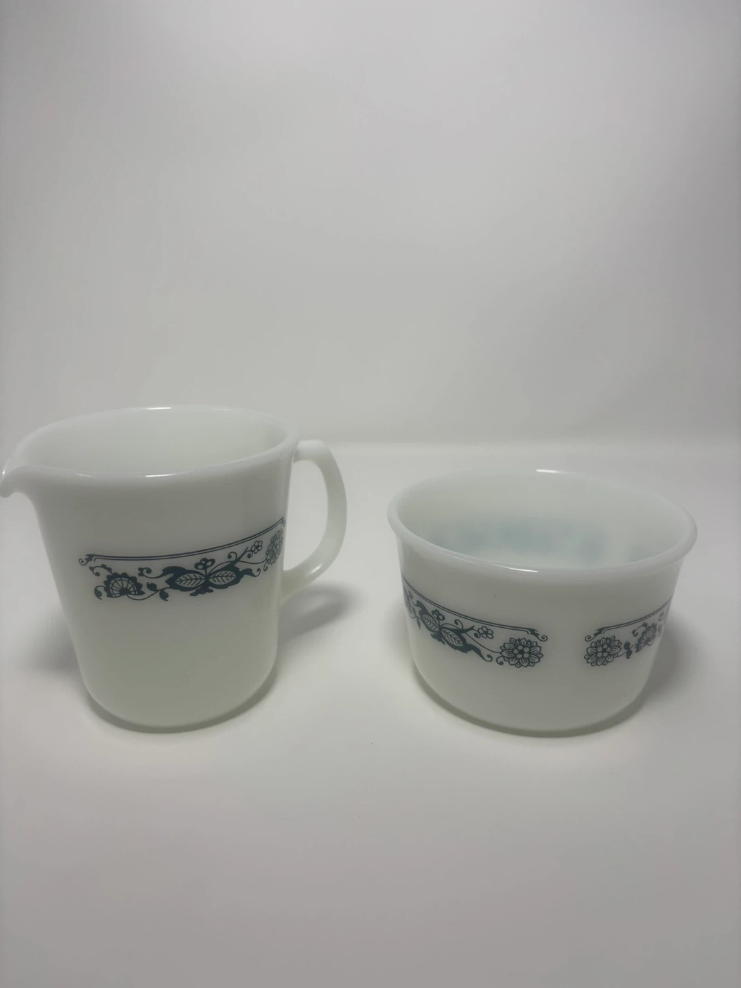 Vintage Pyrex Creamer & Sugar Bowl Set - Blue Onion Milk Glass - photo 2