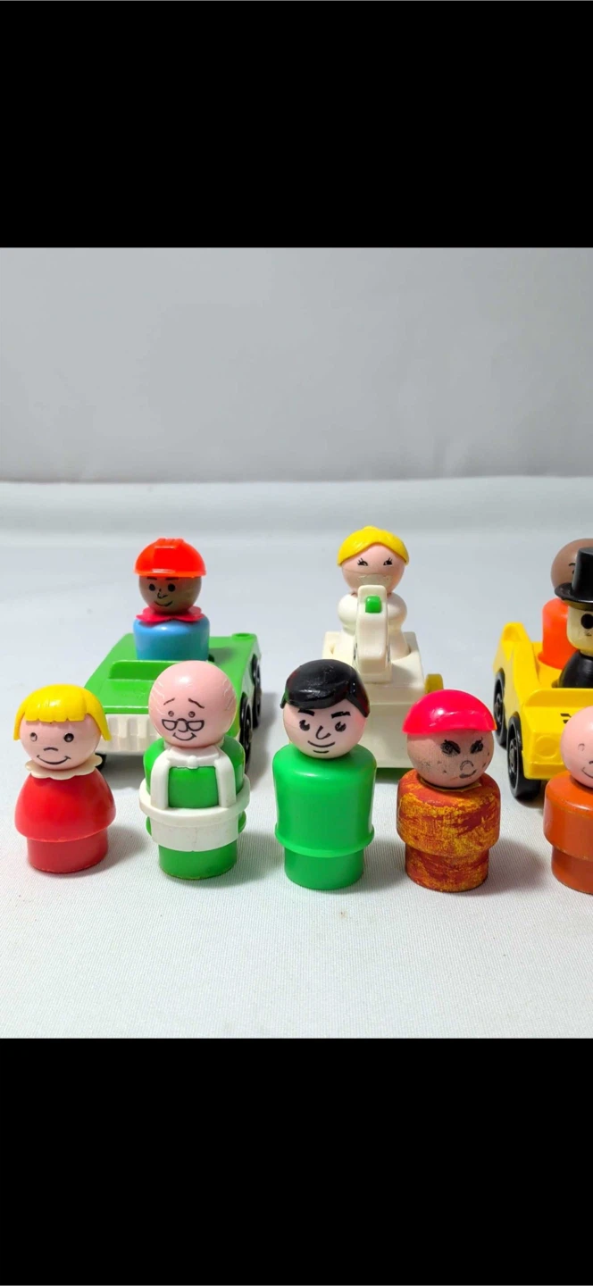1970s Fisher-Price Little People set with vehicles and figures - photo 2