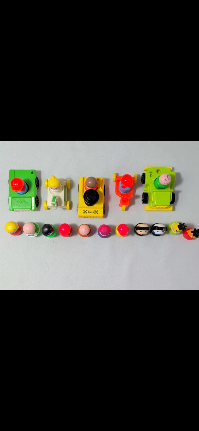 1970s Fisher-Price Little People set with vehicles and figures - photo 4