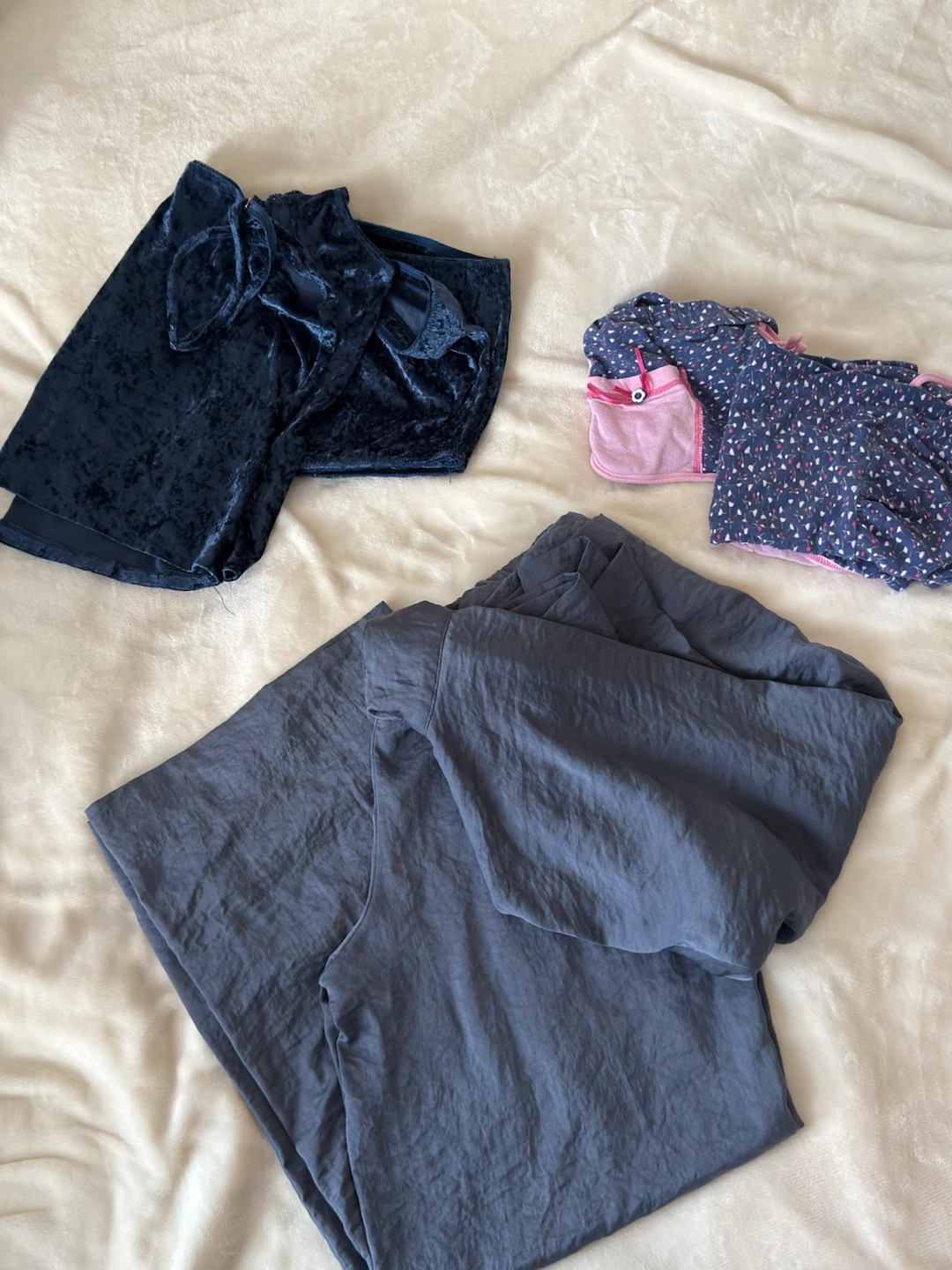 Women’s Pajamas & Loungewear Sets (Size M)