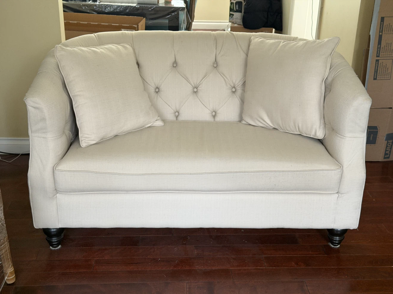 Cream Tufted Sofa - photo 3