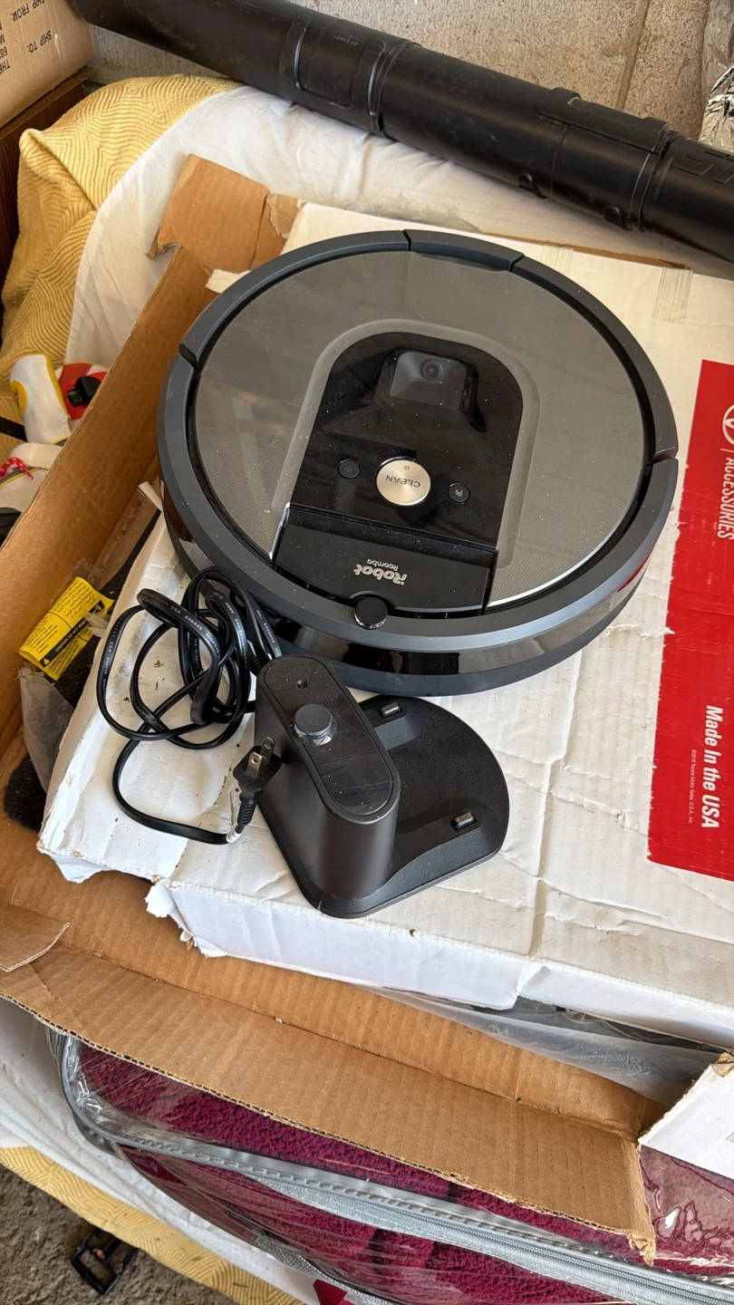 iRobot Roomba 960 Robot Vacuum