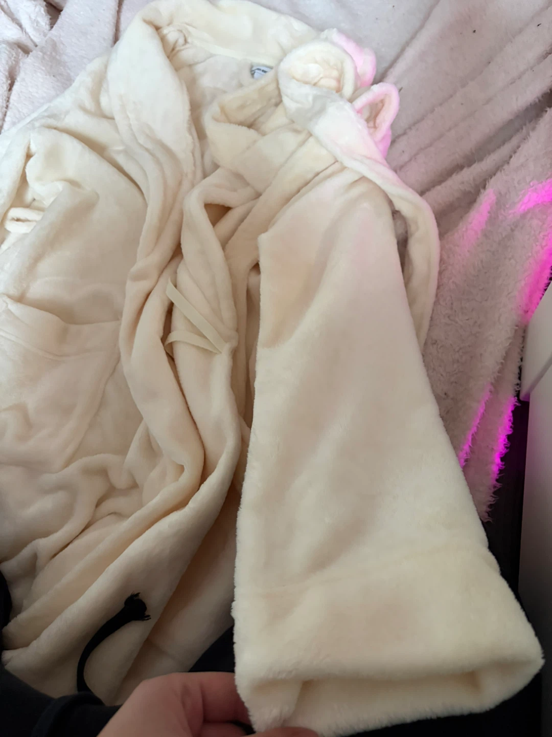 Amazon Essentials Cream Fleece Bathrobe - photo 3