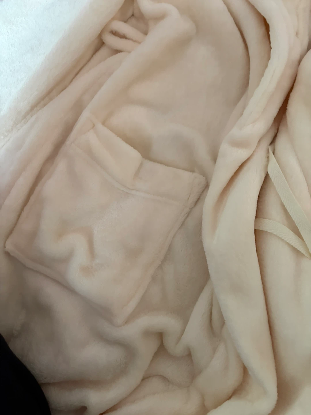 Amazon Essentials Cream Fleece Bathrobe - photo 4