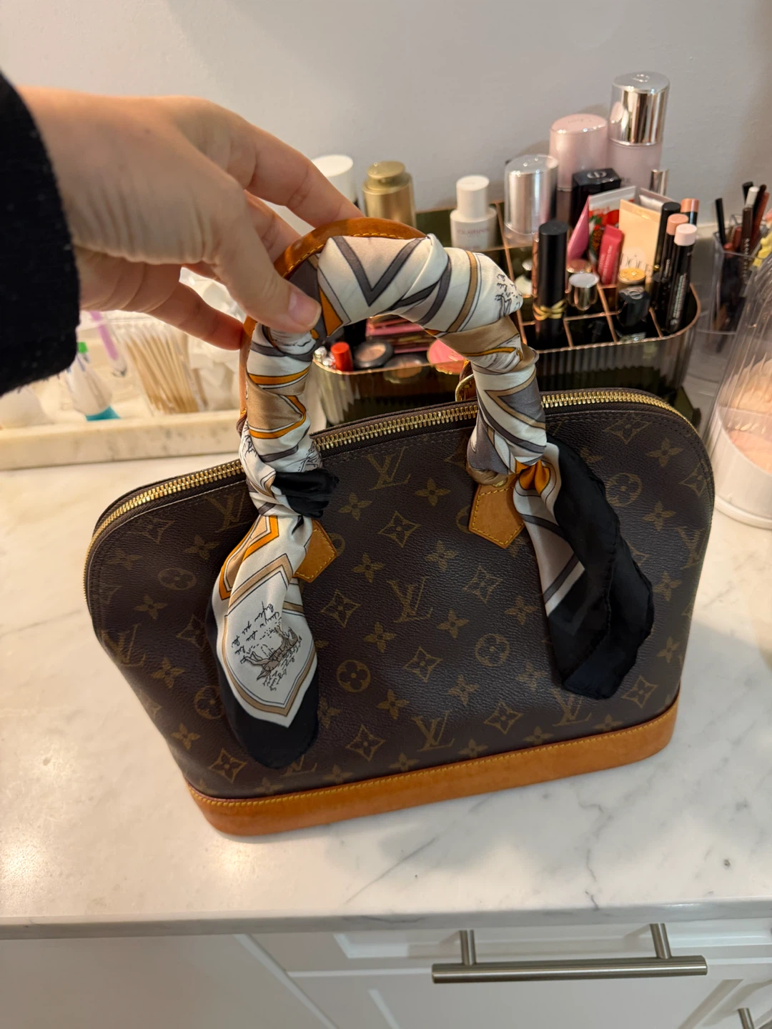 Louis Vuitton Alma MM Monogram Canvas Handbag - photo 2