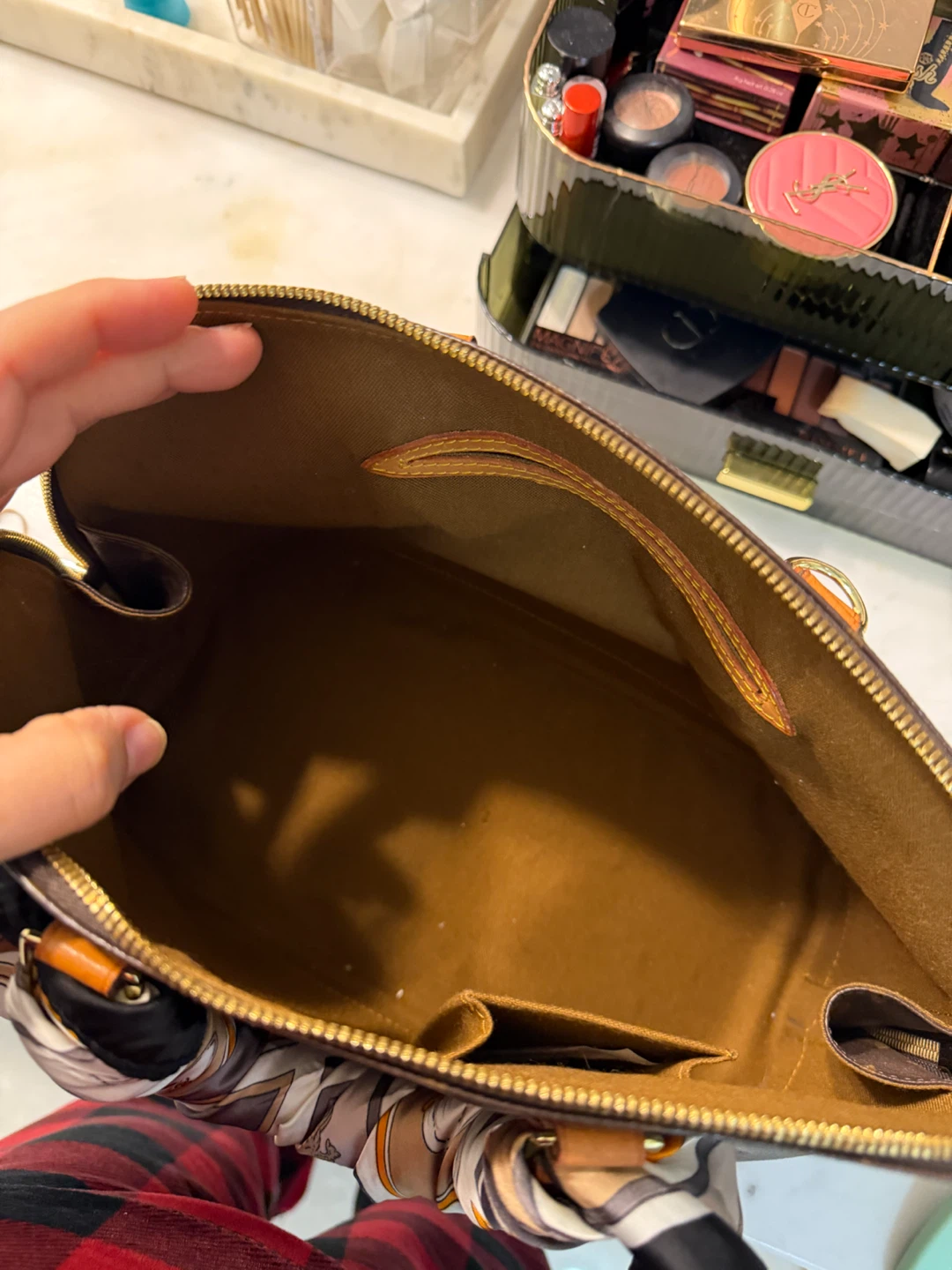 Louis Vuitton Alma MM Monogram Canvas Handbag - photo 3