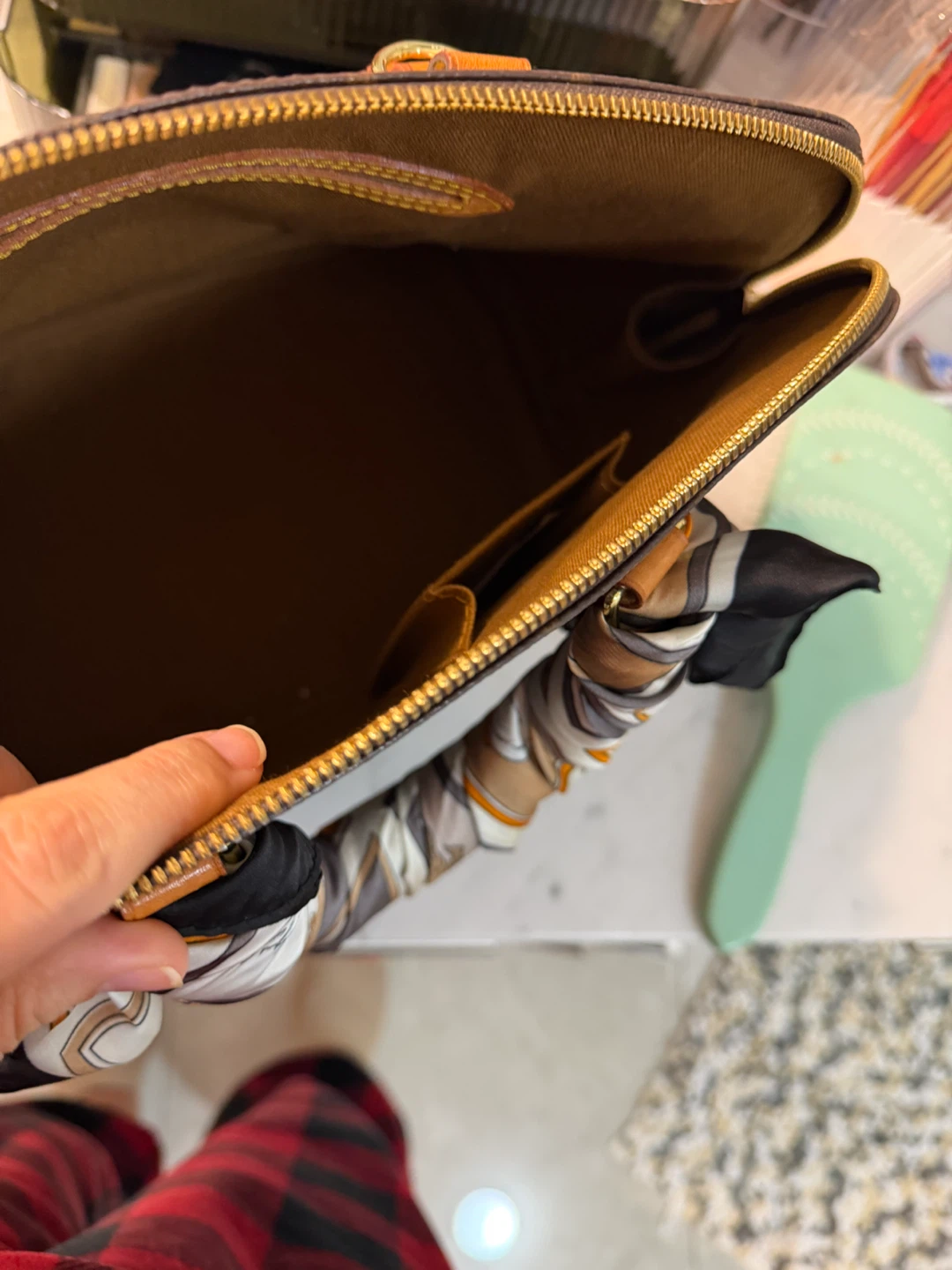 Louis Vuitton Alma MM Monogram Canvas Handbag - photo 4