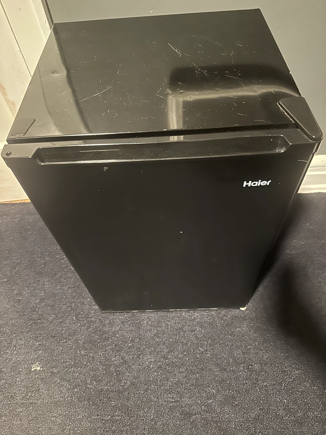 Haier Black Mini Fridge - photo 3