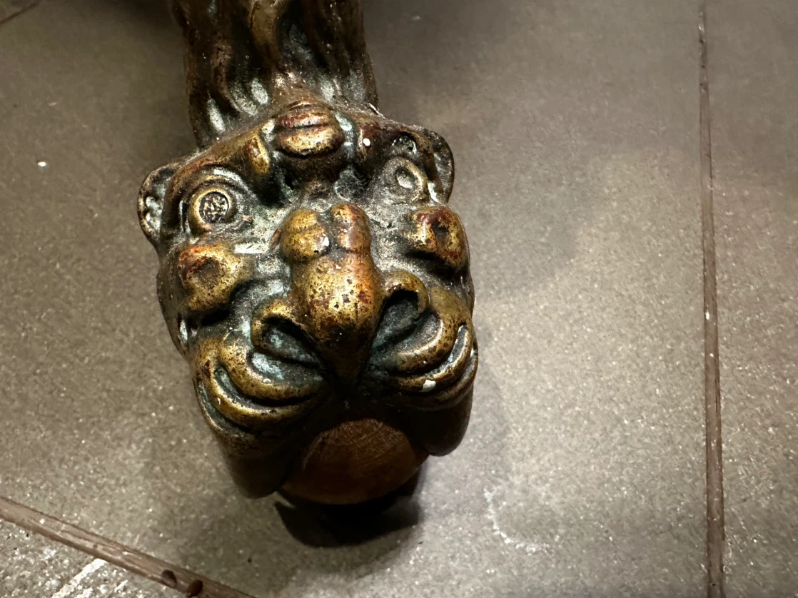 Elegant antique carved table with ornate metal legs - photo 2