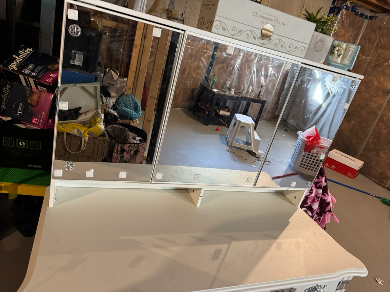 White Vanity Table with Triple Mirror - photo 2