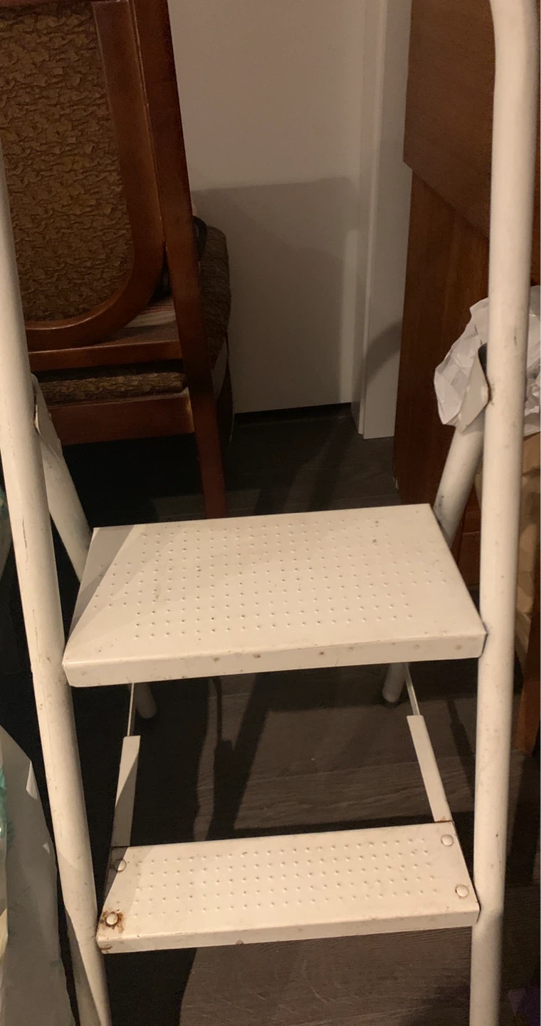 🏈 White 2-Step Metal Ladder