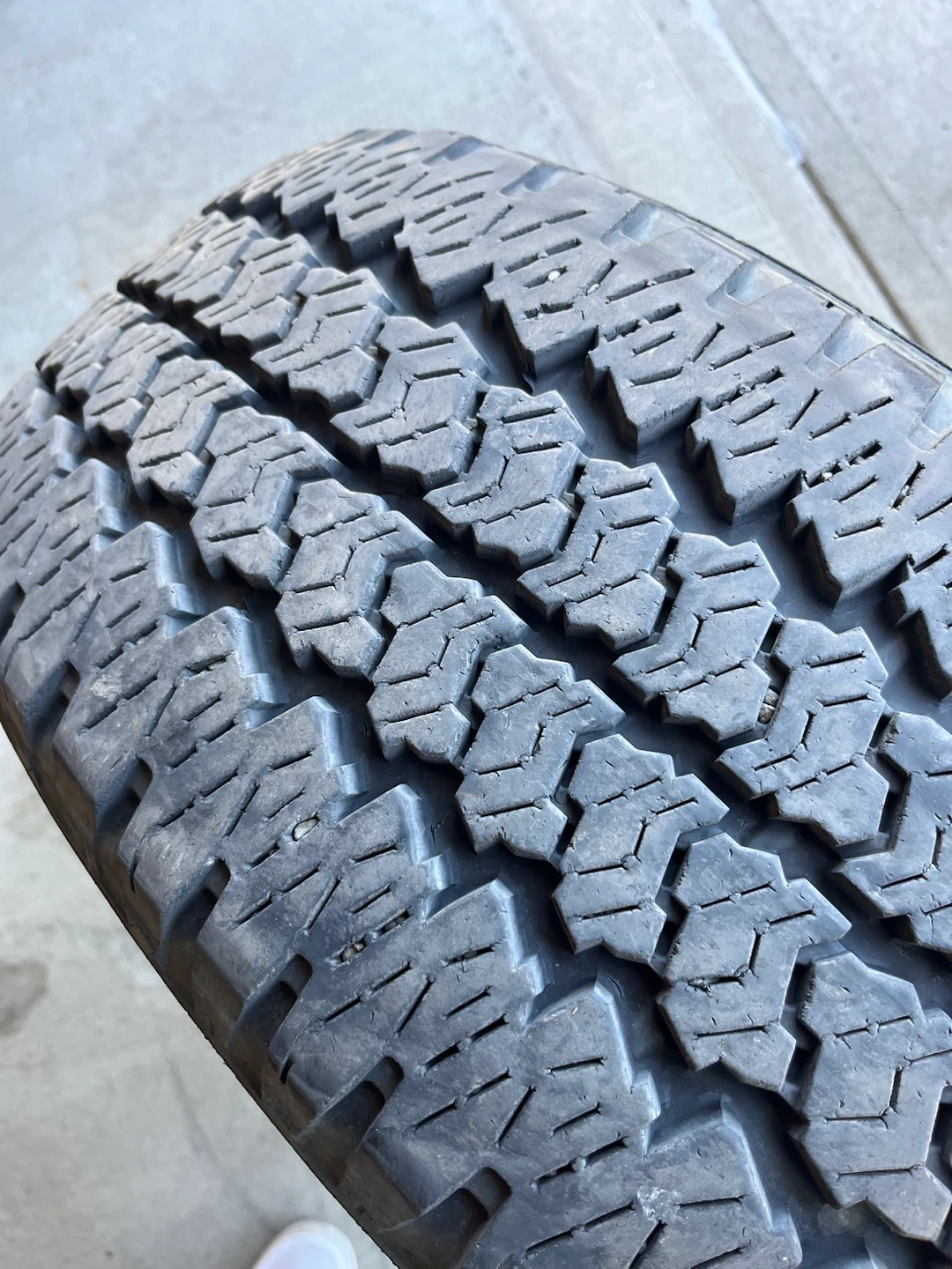 LT285/60R20 Firestone Transforce AT2 LT285/60R20 - photo 2