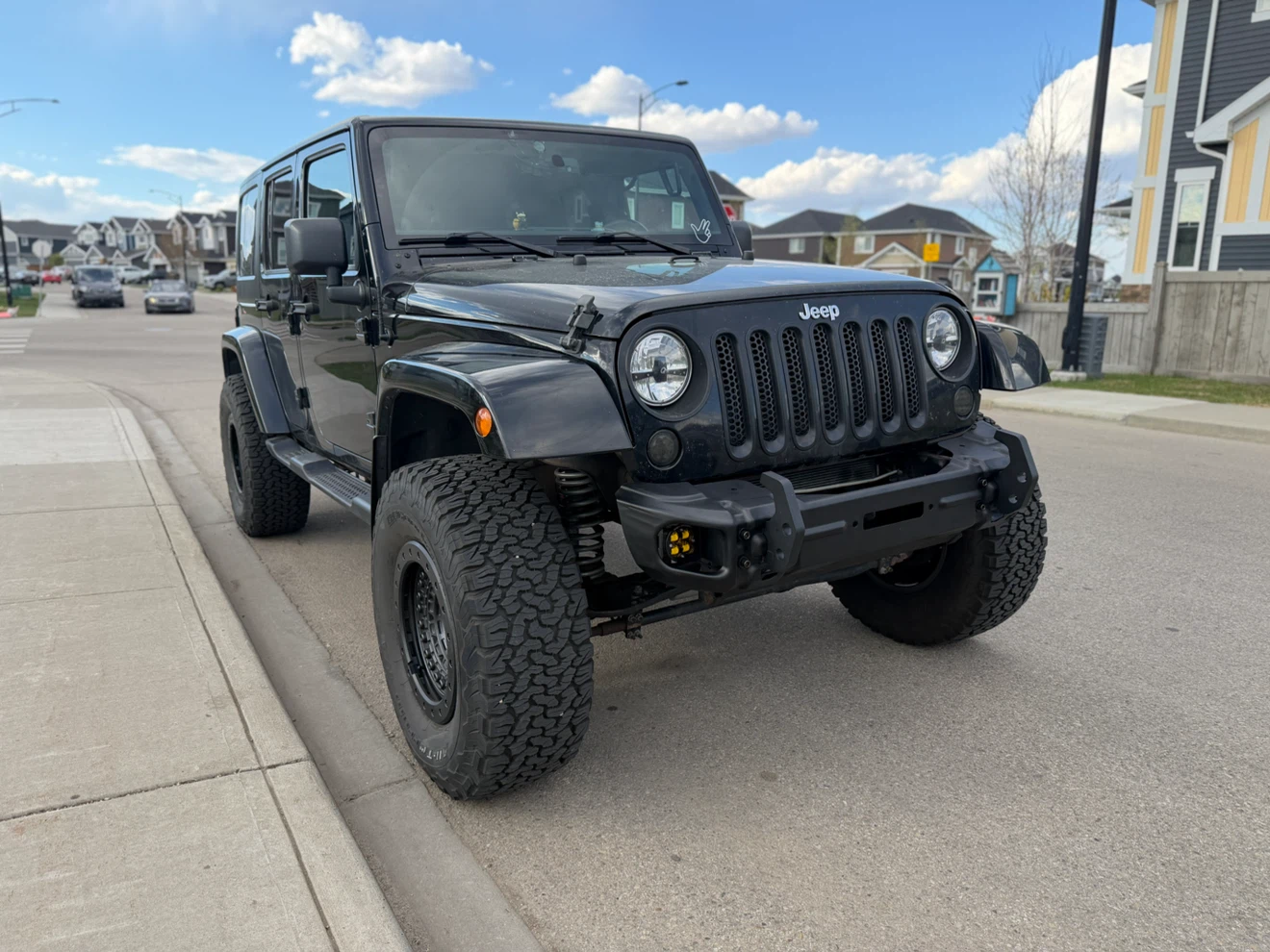 Selling my 2013 Jeep Wrangler Unlimited Sahara - photo 2