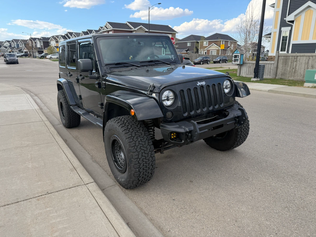 Selling my 2013 Jeep Wrangler Unlimited Sahara - photo 3