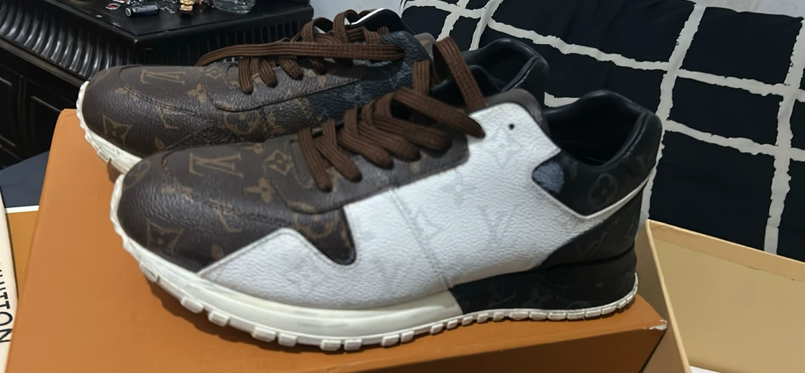 Louis Vuitton Run Away Sneakers Size 44 - photo 2