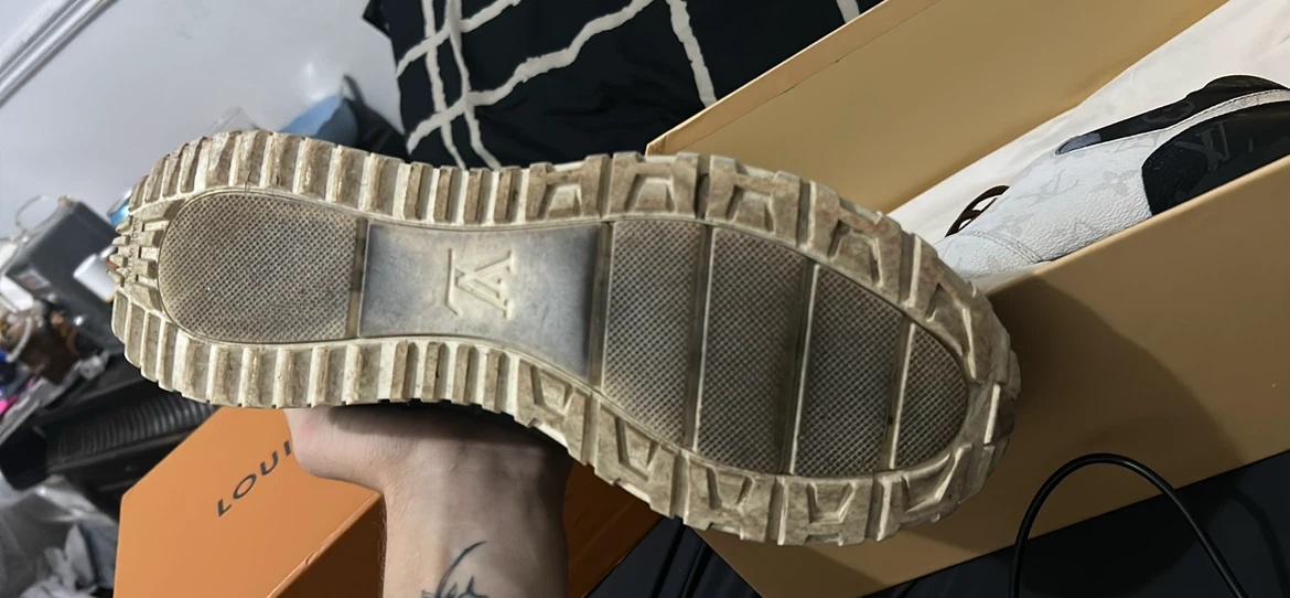 Louis Vuitton Run Away Sneakers Size 44 - photo 3