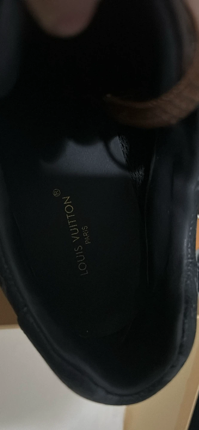Louis Vuitton Run Away Sneakers Size 44 - photo 4