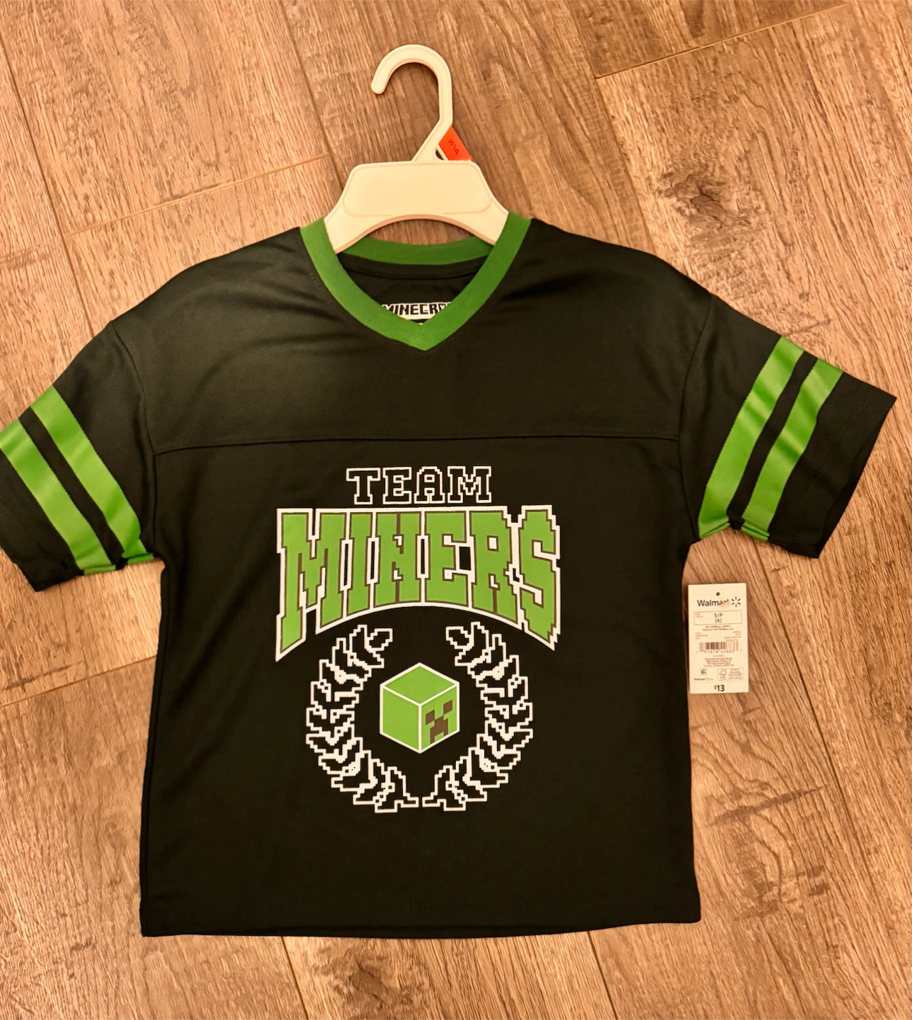 Kids t shirt sz small. New 🏈
