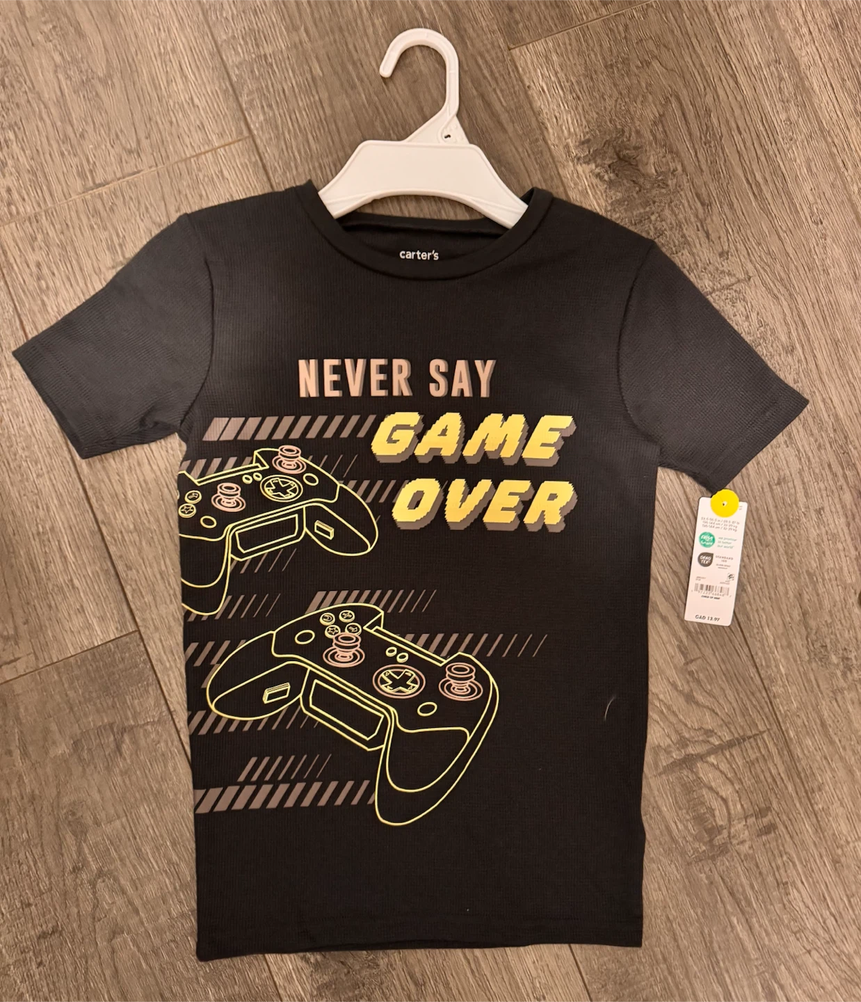 Kids t shirt new sz 6. 🏈