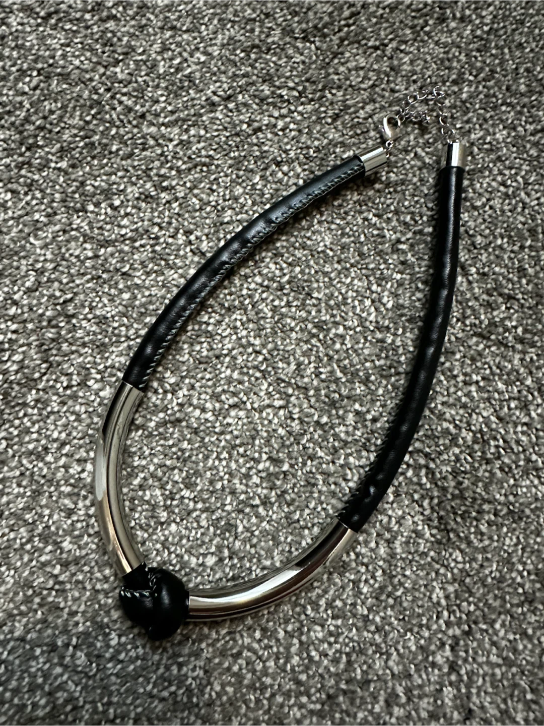 🏈authentic leather Oriflame True Stitched Necklace