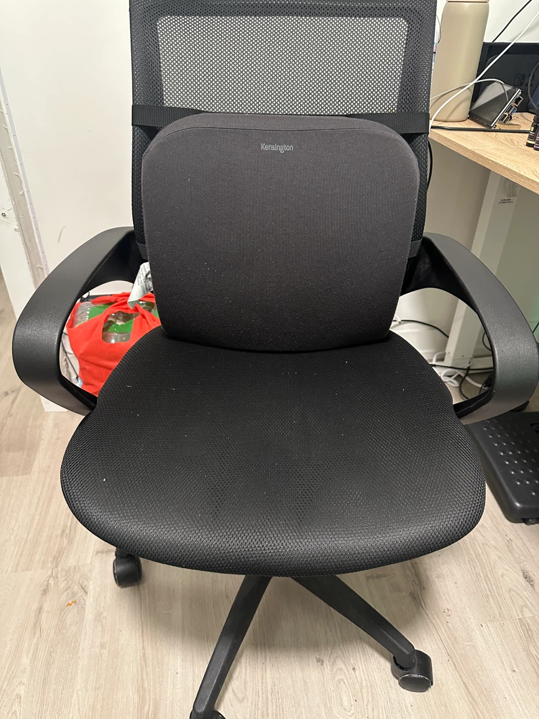 Chair with ergonomic back rest