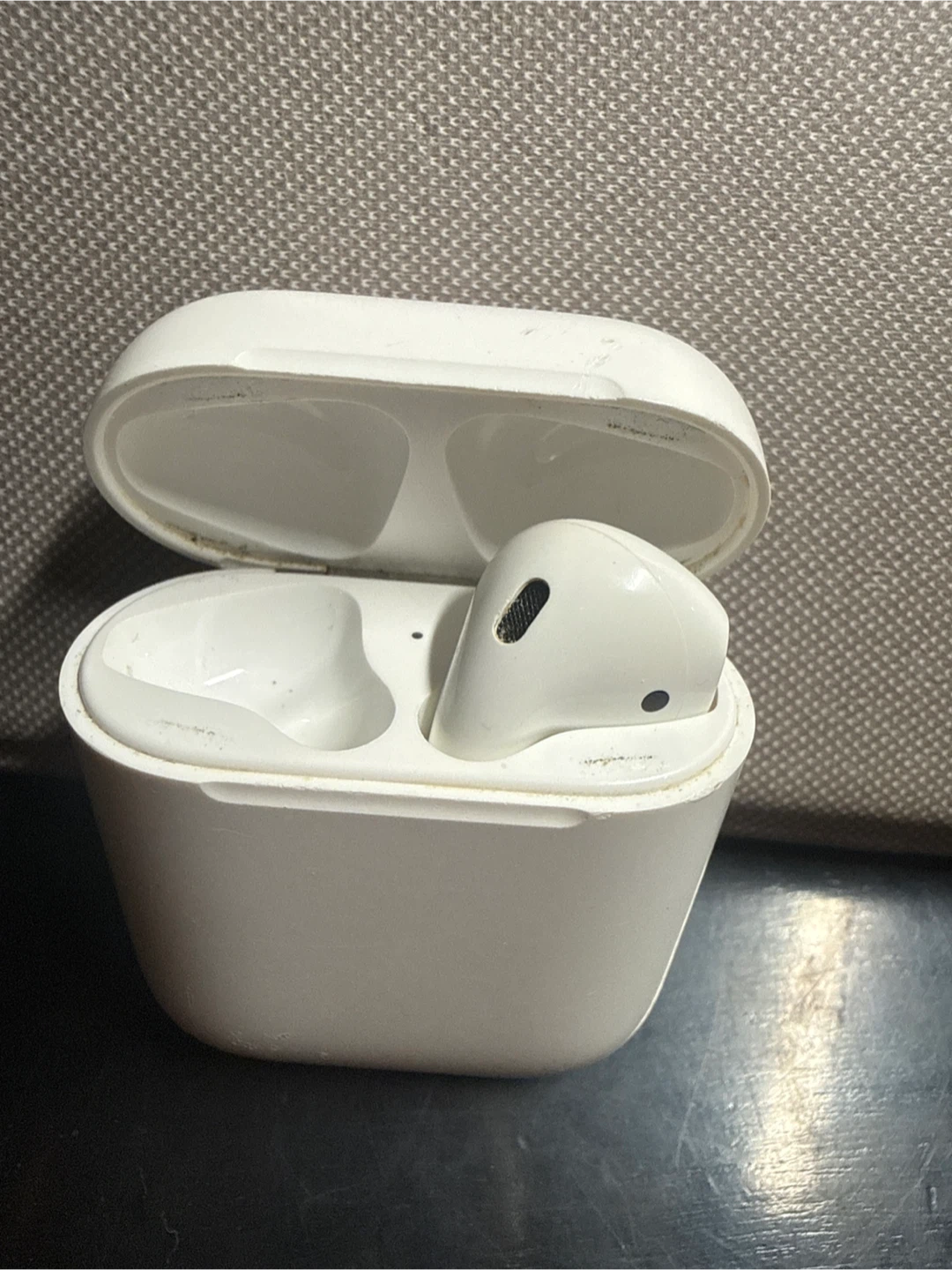 Apple AirPods 2 (Only one earbud) - photo 2