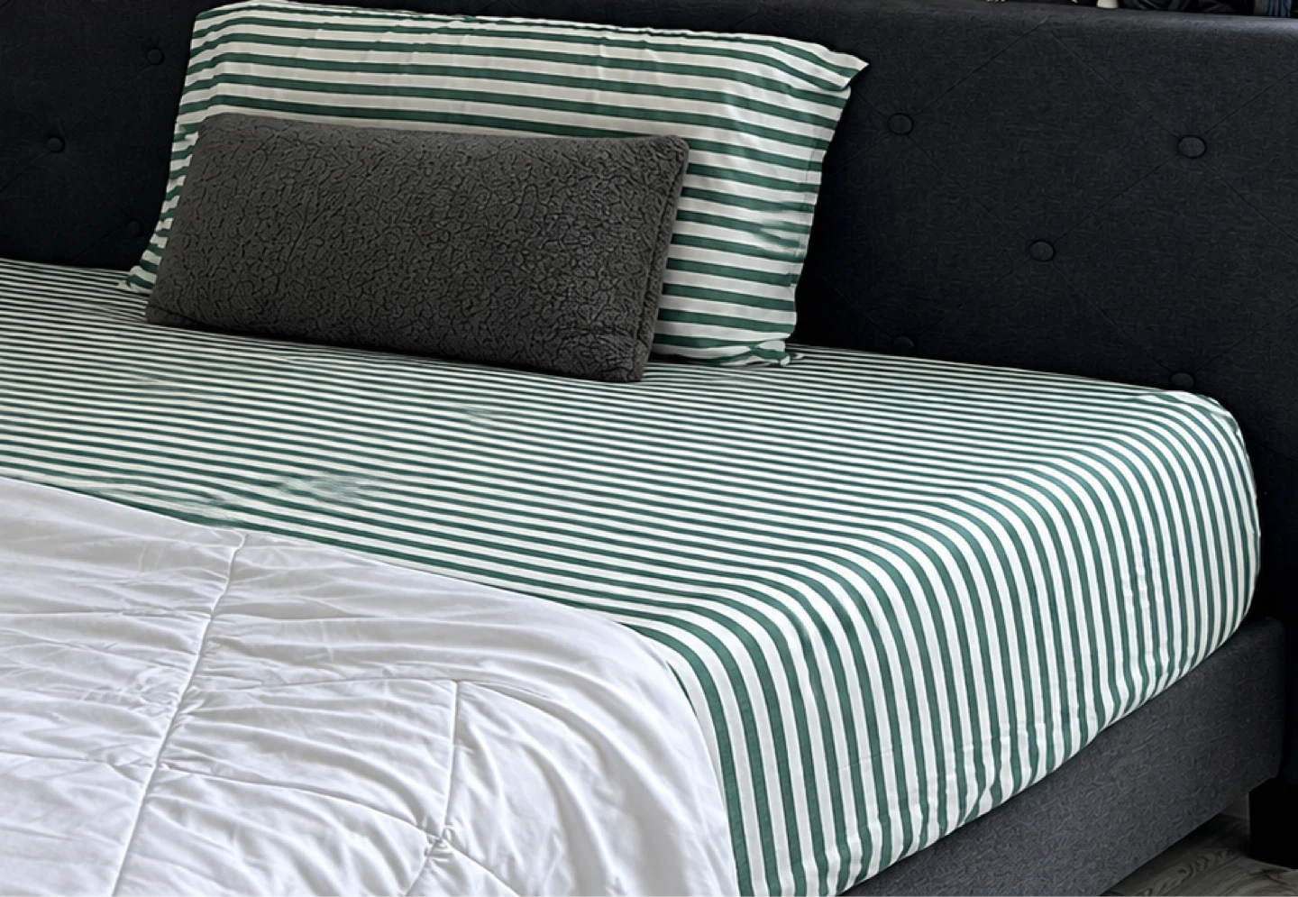 Zinus Queen Size Upholstered Bed Frame with Mattress