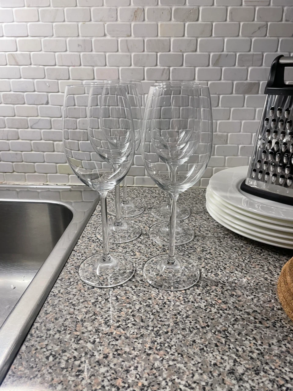 Set of 6 quality wine glasses