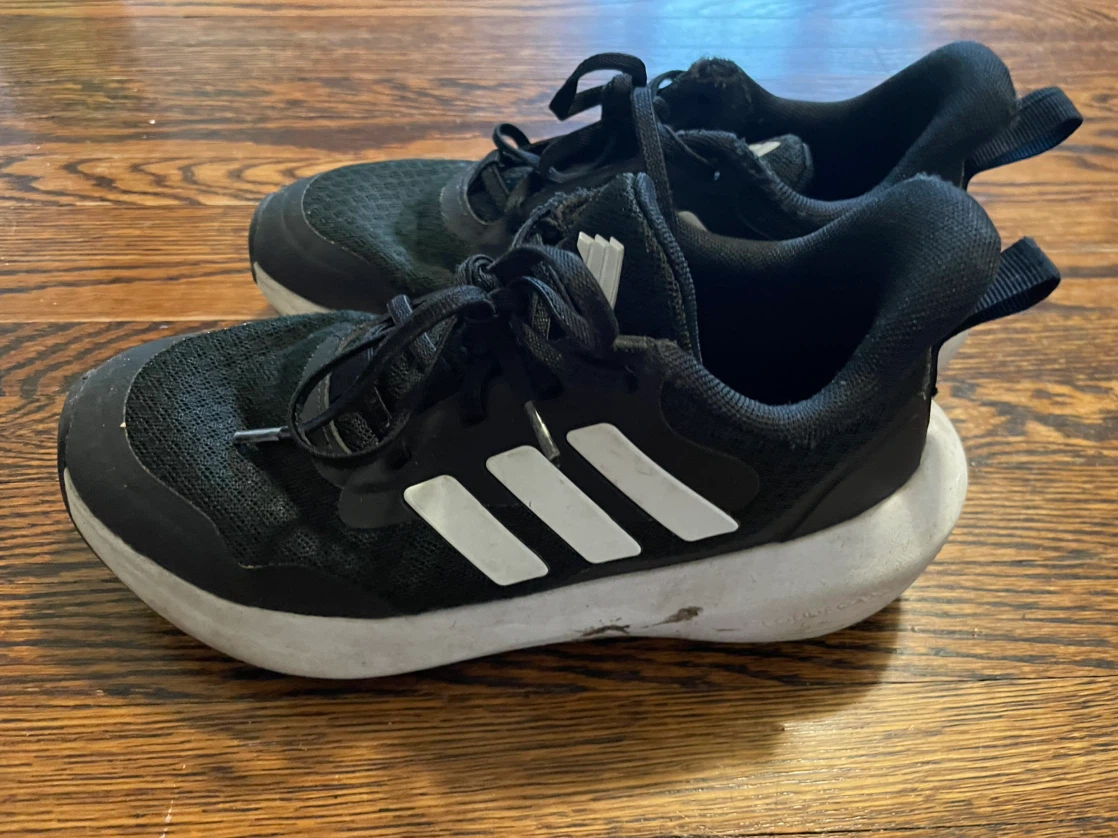 🏈 Adidas Kids Running Shoes Black Size 3.5 - photo 3