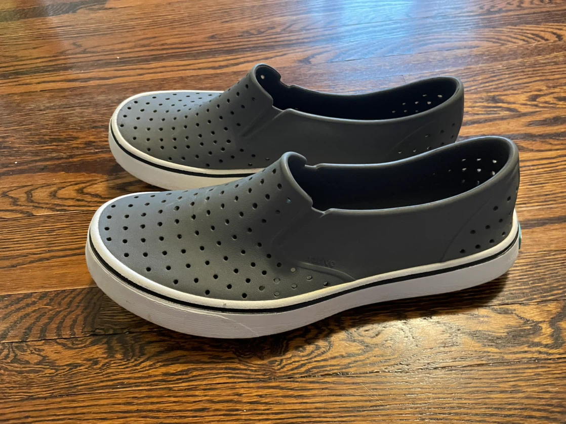 🏈 Native Shoes Slip-Ons Men size 10