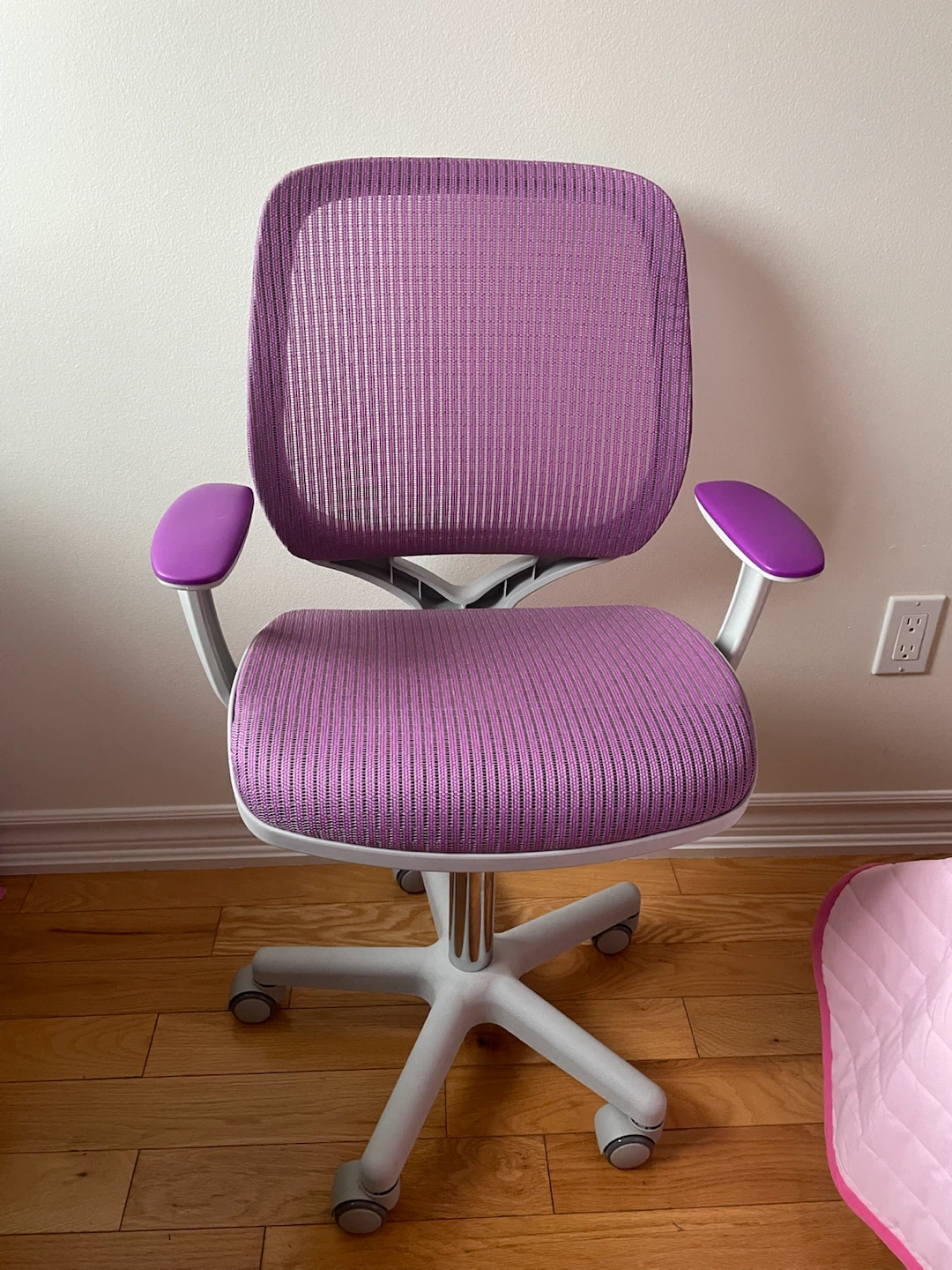 Giantex Ergonomic Kids Desk Chair - photo 2