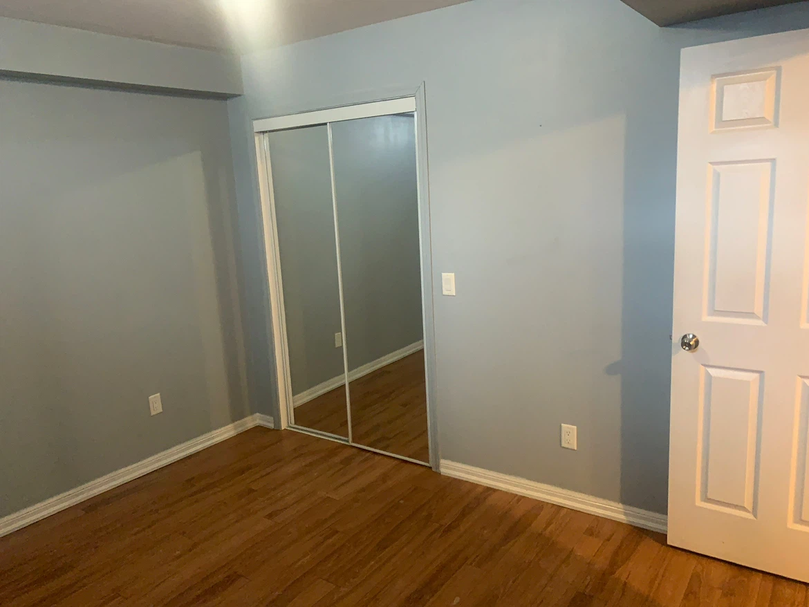 Private Bedroom for Rent $900 All Inclusive NW Brampton - photo 2