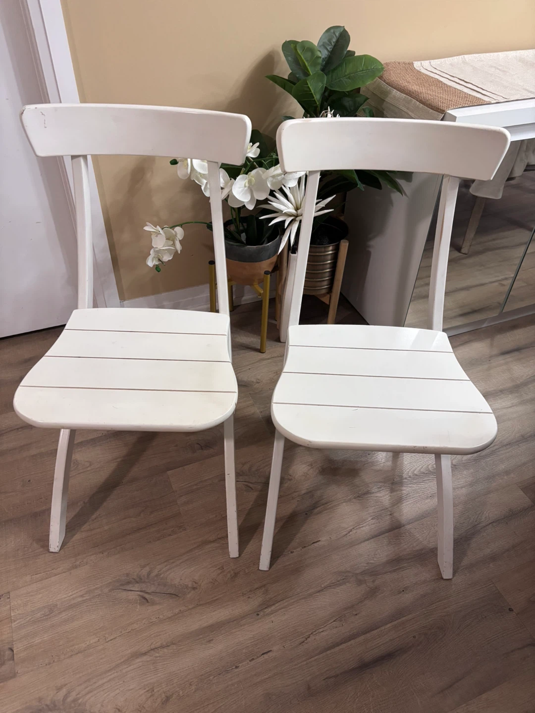 Two Wooden white folding chairs - photo 2