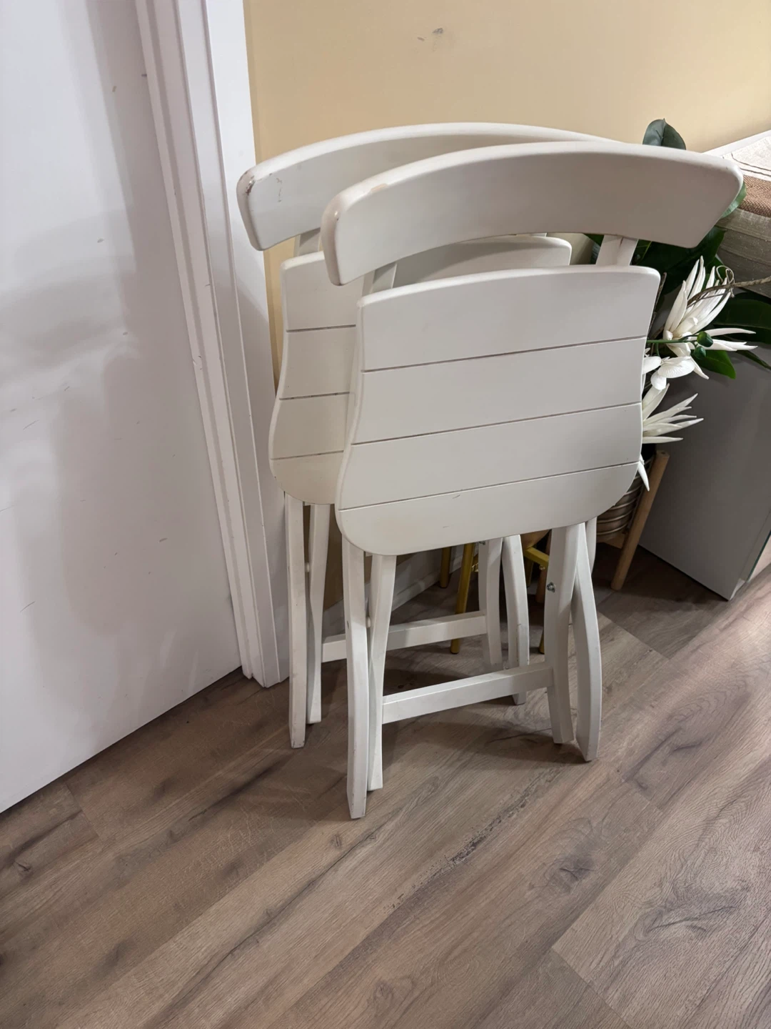 Two Wooden white folding chairs - photo 4