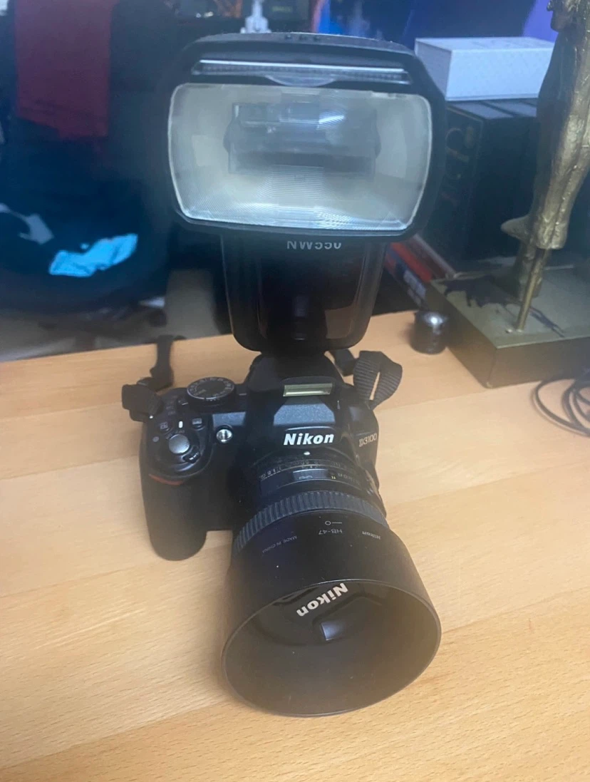 Nikon D3100 Camera with Accman Flash