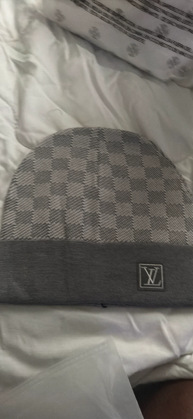 Grey Louis Vuitton Beanie - photo 2