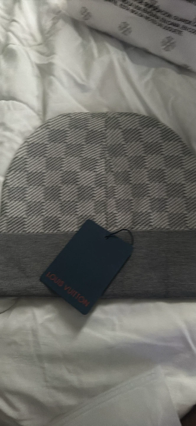Grey Louis Vuitton Beanie - photo 3