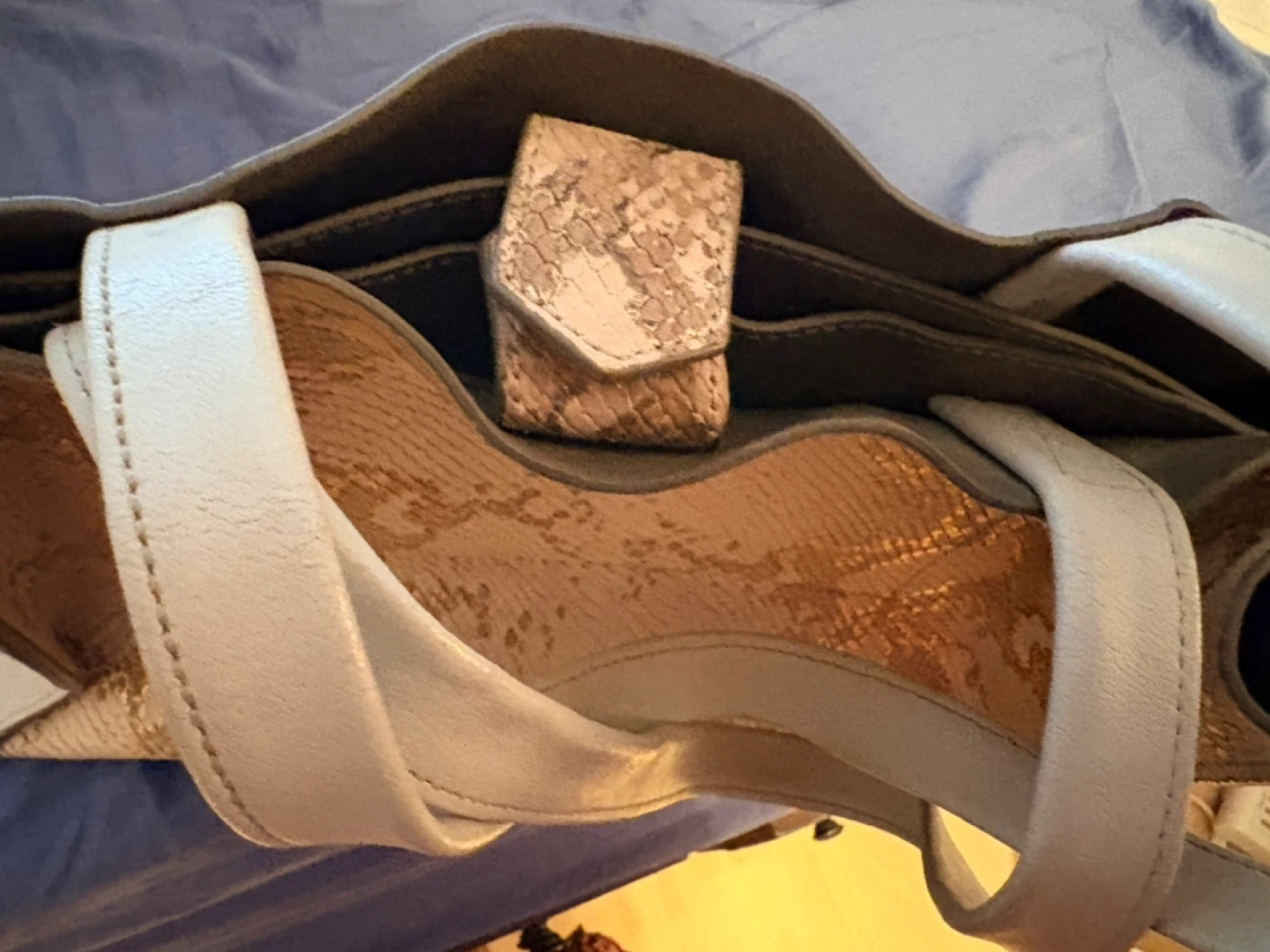 Banana Republic leather snakeskin work bag - photo 3