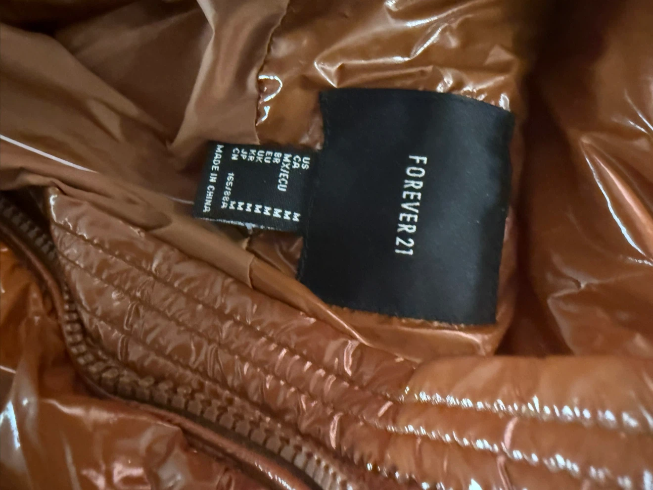 Forever 21 Puffer Jacket and Guess T-shirt Bundle - photo 3