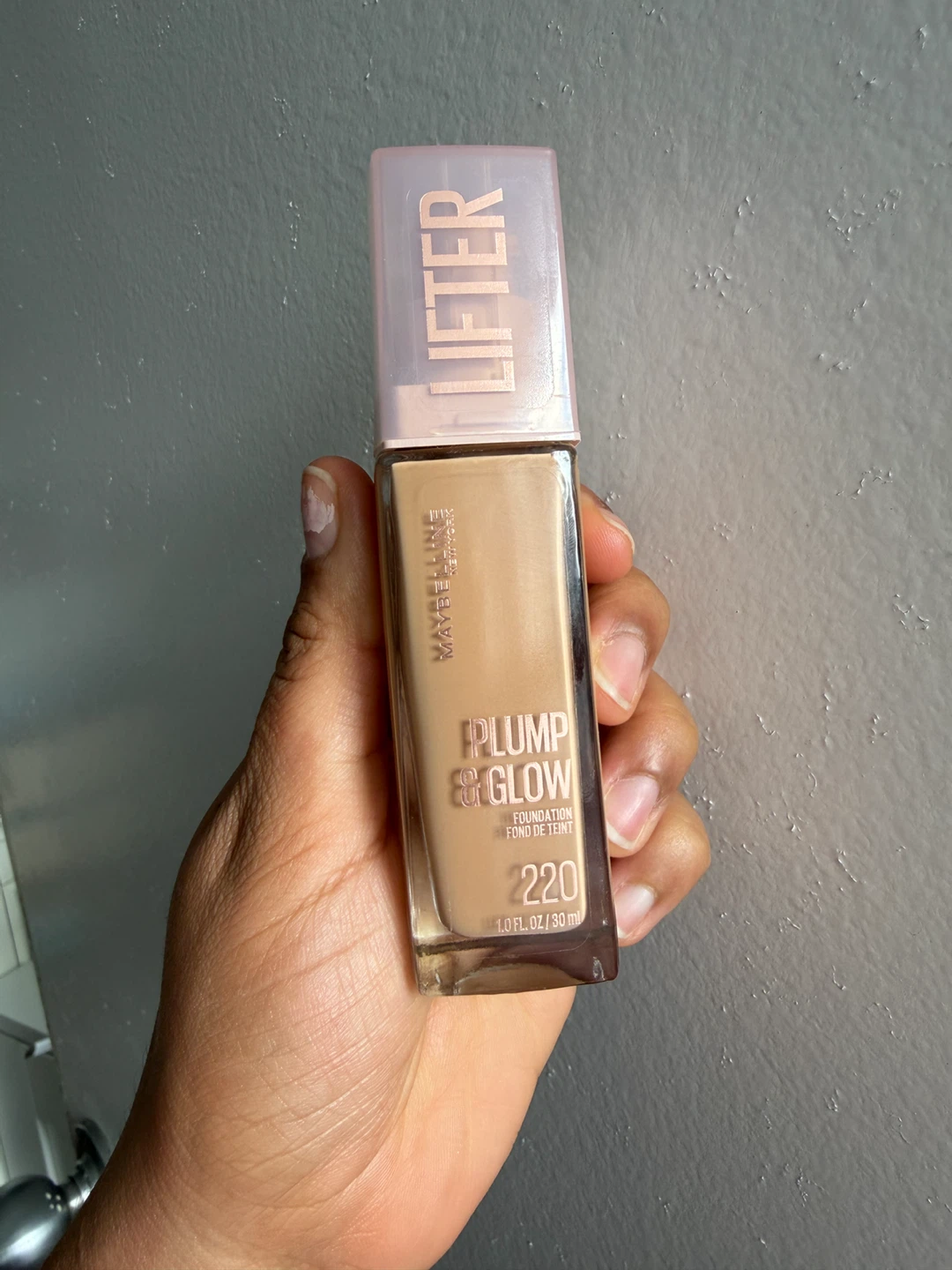 Maybelline Lifter Plump & Glow Foundation 220