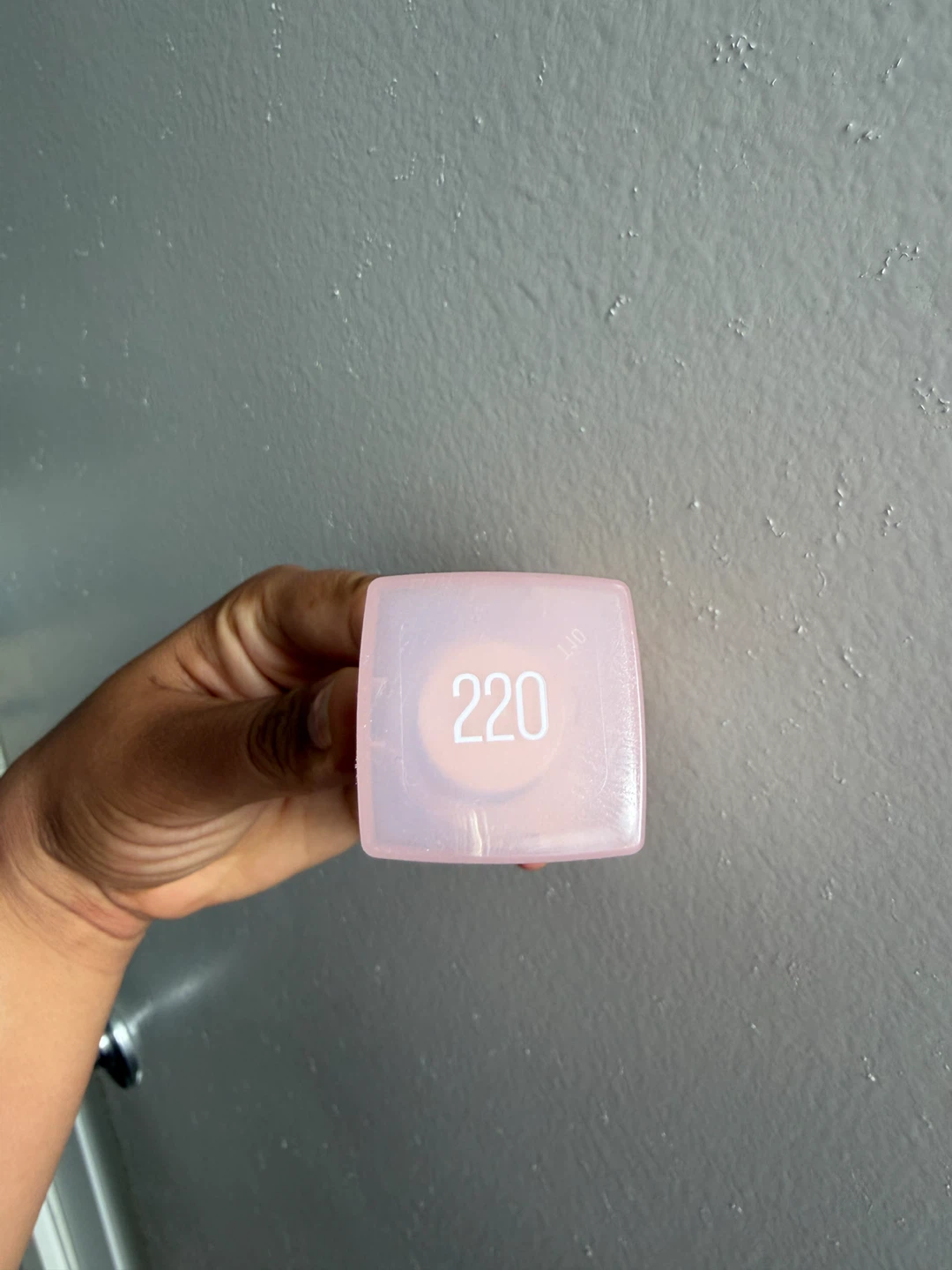 Maybelline Lifter Plump & Glow Foundation 220 - photo 2