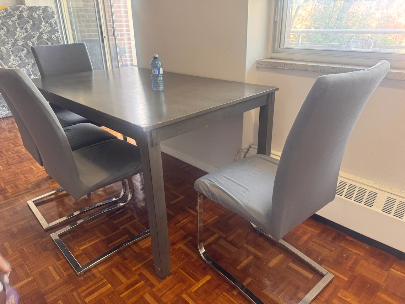 Moving out sale! Dining table with 4 chairs - photo 2
