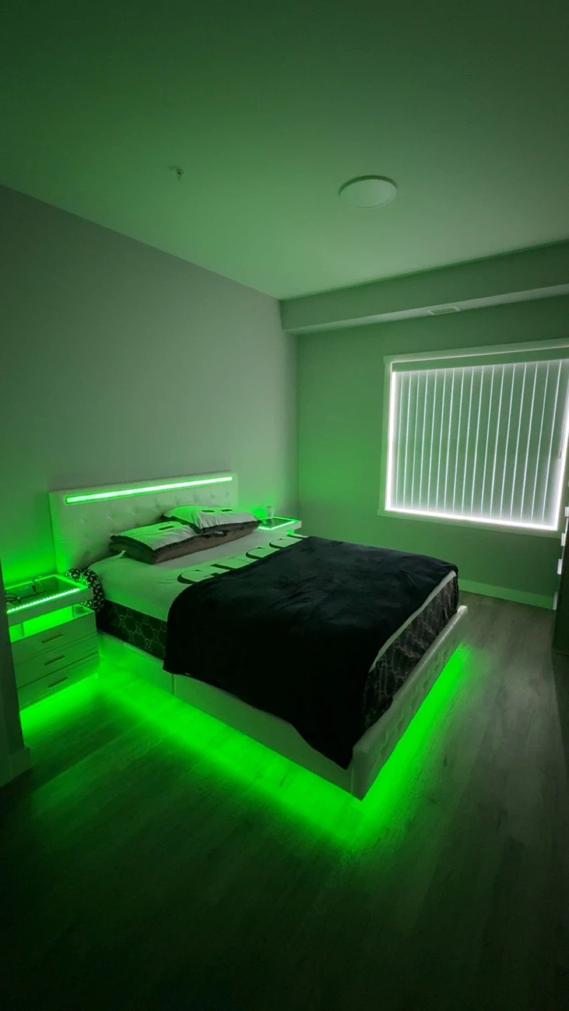Modern LED Floating Queen Bedroom Set - photo 2