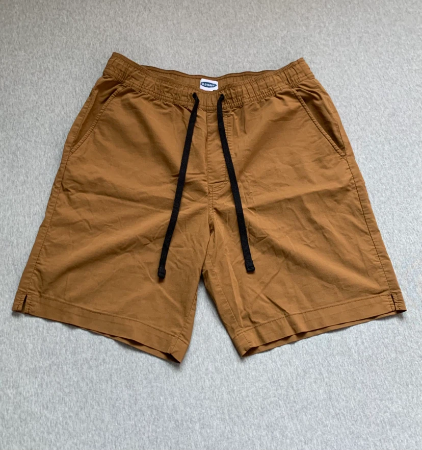 Old Navy Light Brown Shorts - Size Medium 🏈
