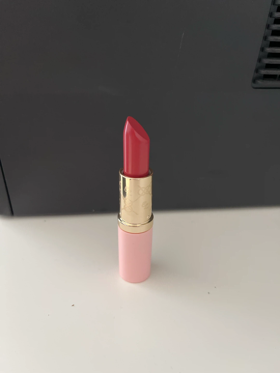 (NEW) Estee Lauder lipstick limited edition 🏈