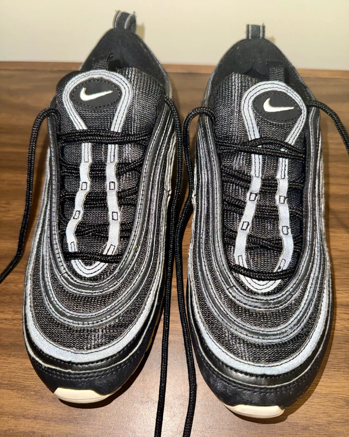Nike Air Max 97 Sneakers – Men’s Size 8 + Extra Laces