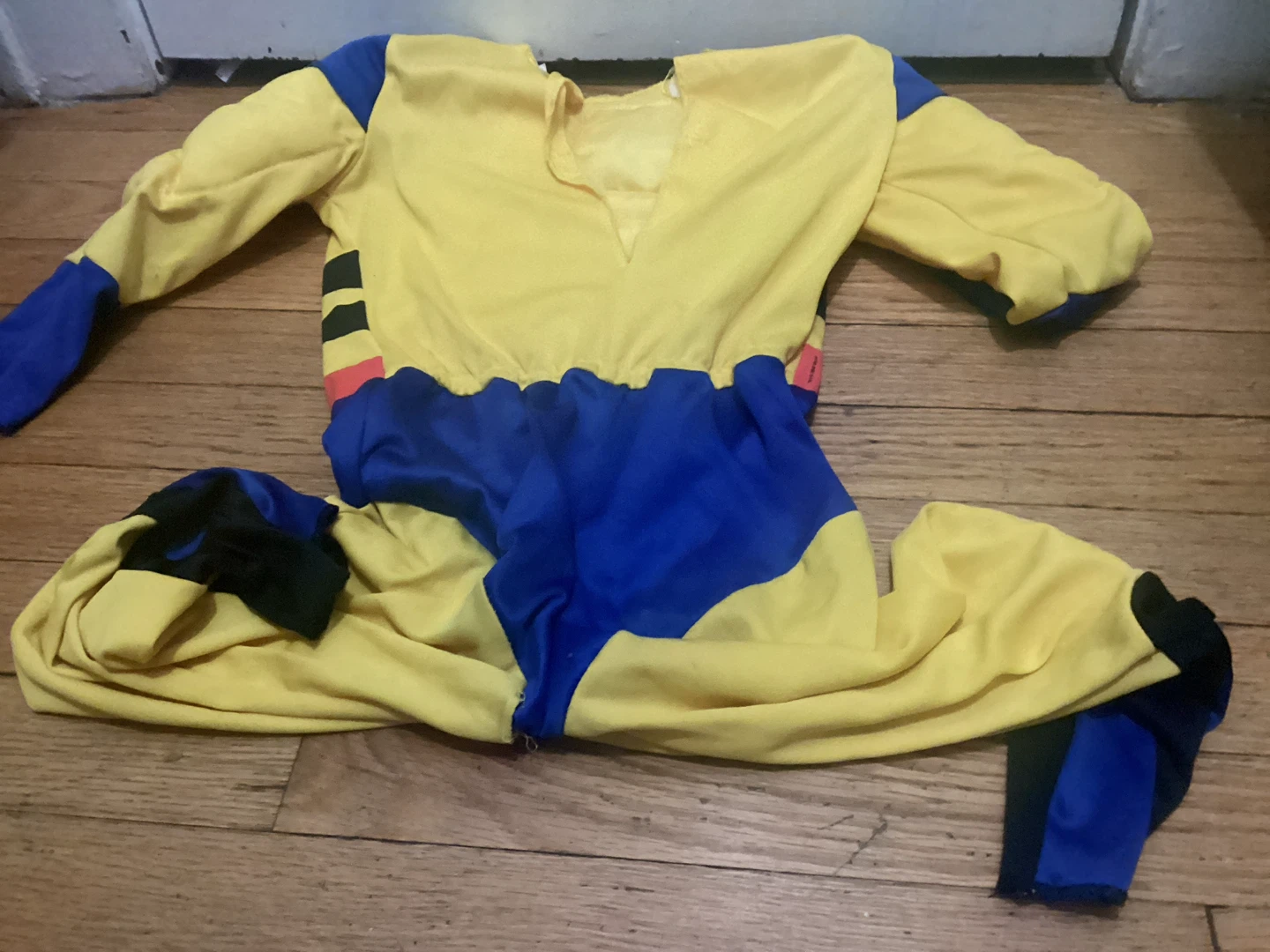 🏈 Wolverine Muscle Costume 3-4T - photo 2