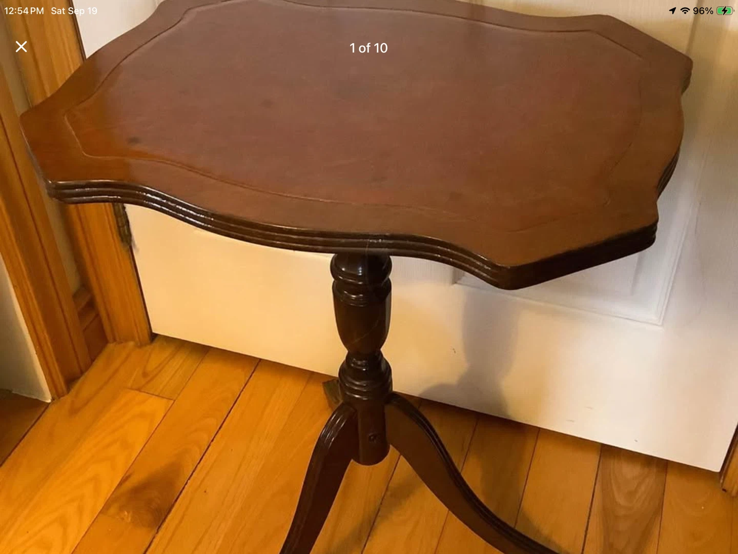 Antique Tilt Top 3 Legged Leather & Wd Table 🐞