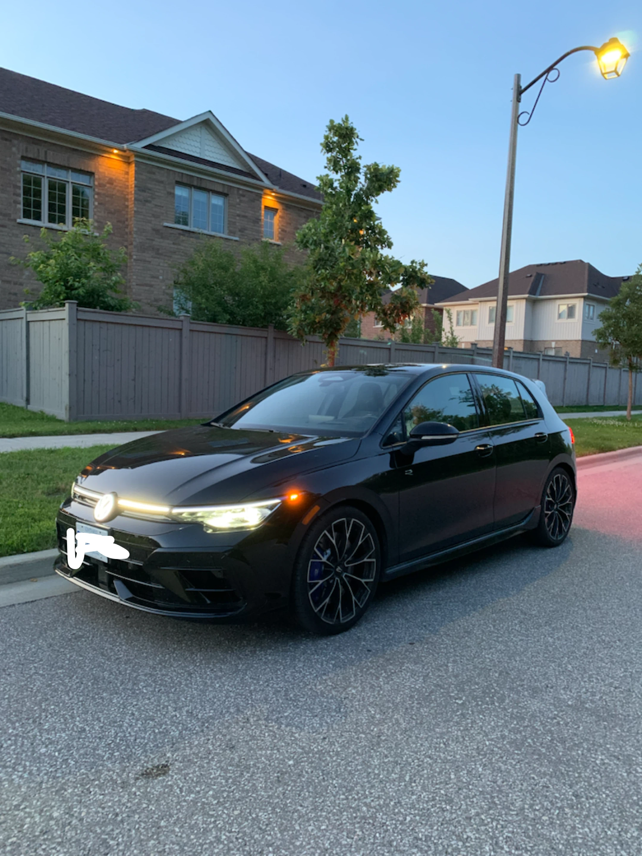 Volkswagen Golf R & Pink Vespa